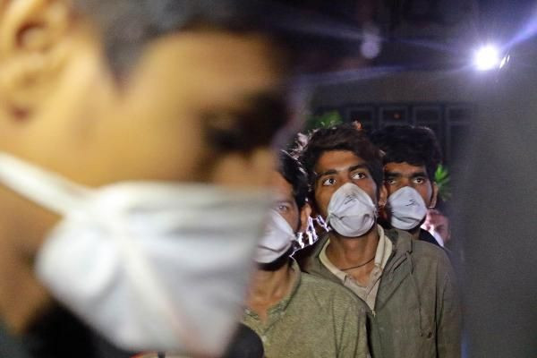 Samsun'da yakalandılar! TIR'ın dorsesinde 173 kaçak göçmen - Resim: 1