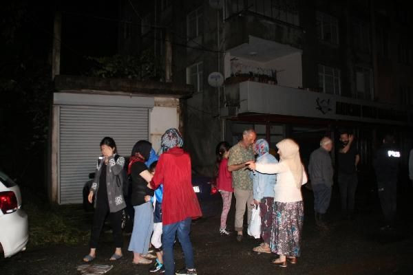 Rize'de heyelan; 2 binadaki 30 kişi tahliye edildi - Resim: 3
