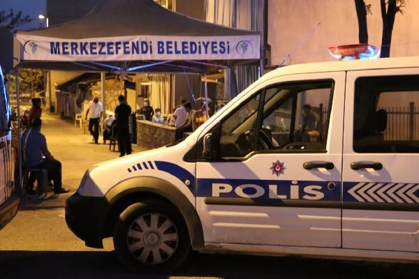 Denizli'de koronavirüsten ölen kişinin evinin önünde pes dedirten olay - Resim: 2