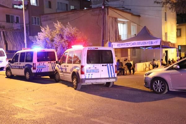 Denizli'de koronavirüsten ölen kişinin evinin önünde pes dedirten olay - Resim: 3