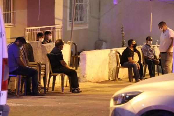 Denizli'de koronavirüsten ölen kişinin evinin önünde pes dedirten olay - Resim: 4