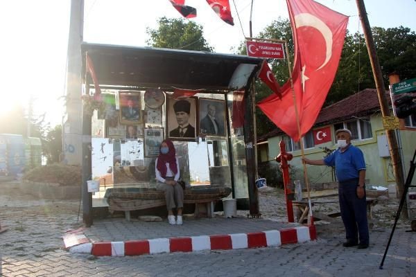 Gören bir daha bakıyor! Ev gibi otobüs durağı şaşırttı - Resim: 1