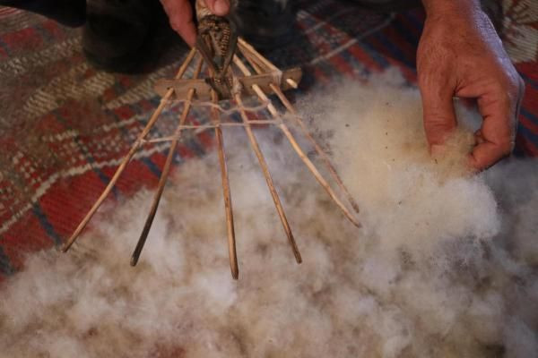 Denizli'de atalarından miras mesleği evde yapıyor! Tanesini 300 liradan satıyor - Resim: 2