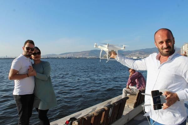 İzmir'de şaşırtan evlilik teklifi! Damat diz çöktü yüzük havadan geldi - Resim: 2