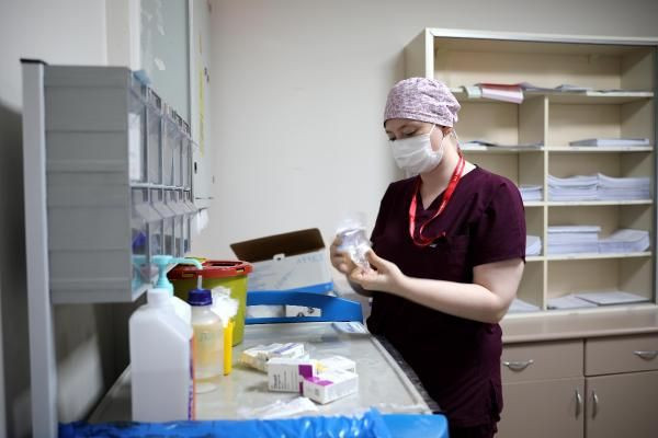 Trabzon'da yoğun bakım servisinde görevli! Seher Altuncu'nun 'maske izli' fotoğrafı sosyal medyayı salladı - Resim: 2