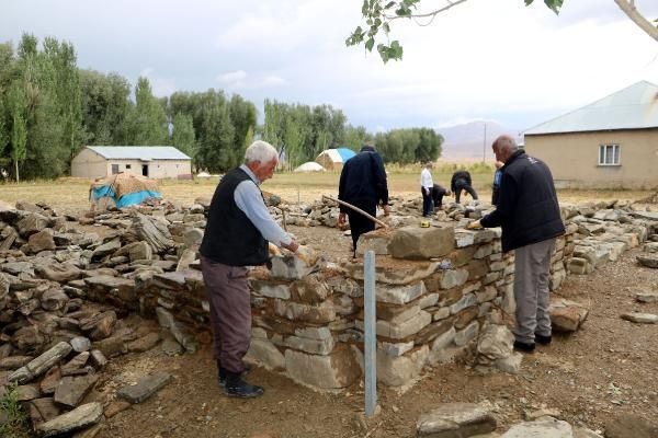 Yılanlar Hakkari'de bir ailenin evini işgal edip hayatlarını mahvetti! - Resim: 1