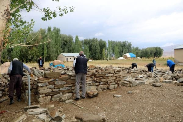 Yılanlar Hakkari'de bir ailenin evini işgal edip hayatlarını mahvetti! - Resim: 2