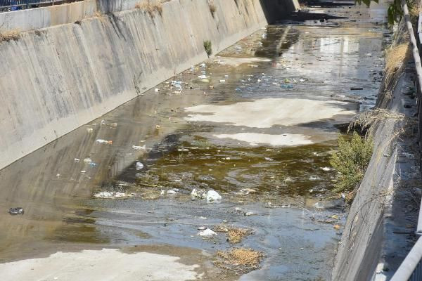 İzmir'de halk isyan etti: Kokudan pencere açamıyoruz - Resim: 2
