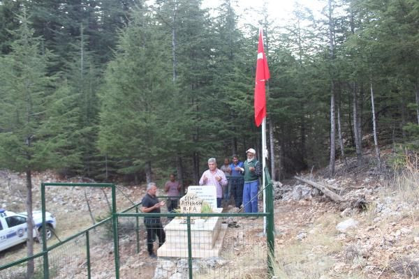 Türkiye'nin ilk şehit kadın pilotu olmuştu! İkinci mezarı yapıldı - Resim: 2