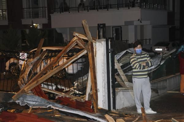 Ankara'yı fırtına dolu ve sel vurdu! Çatılar uçtu yollar göle döndü "Ankara'ya deniz geldi" - Resim: 3