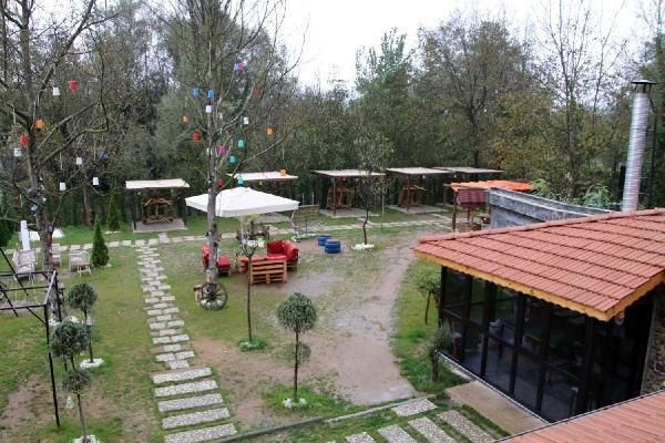 Düzce'de 10 yıl garsonluk yapan adam topladığı artık malzemeler sayesinde patron oldu - Resim: 1