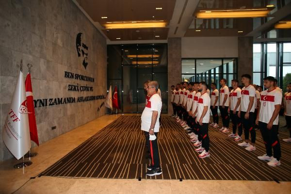 Milli takımlardan "Atatürk" anması! Forma detayına dikkat - Resim: 1