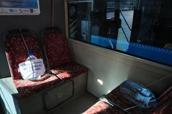 Antalya'da ilginç çözüm! Otobüste 5 litrelik plastik su bidonuyla koronavirüs önlemi aldı - Resim: 4