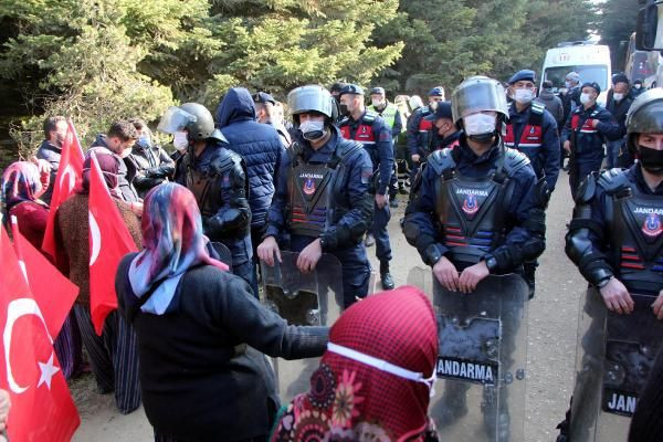 Bolu'da yaylada yıkım gerginliği! 1,5 saat sonra ikna oldular - Resim: 1