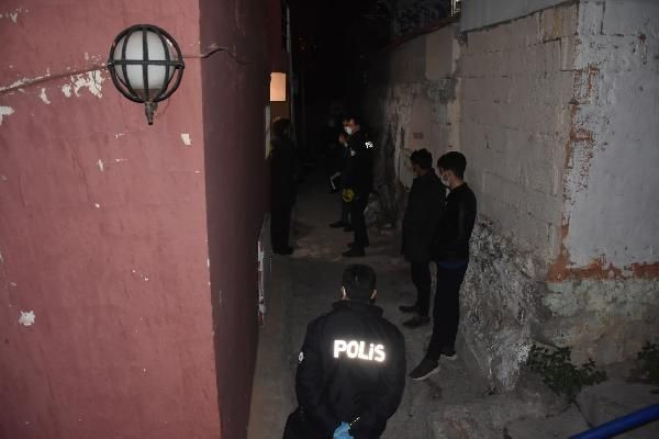 İzmir'de koca vahşeti! Öldürdüğü eşini halıya sarıp gizlemeye çalıştı - Resim: 1