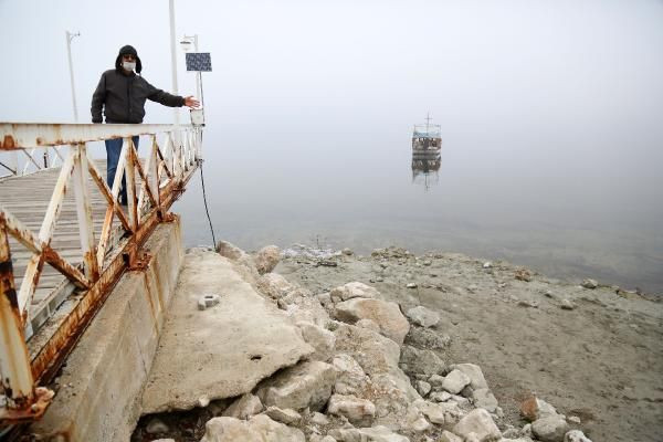 Burdur Gölü'nde korkutan görüntü! Su çekildi, iskele ortada kaldı - Resim: 4