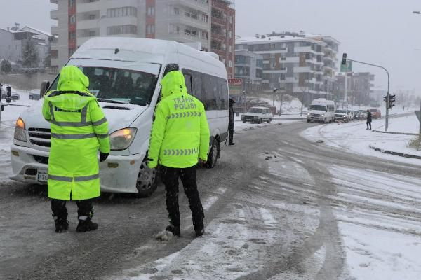 Kar, trafiği felç etti! Denizli-Antalya Karayolu ulaşıma kapandı - Resim: 3