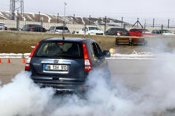 Polis ve jandarma korumalarının Ankara'da film sahnelerini aratmayan eğitimi - Resim: 1