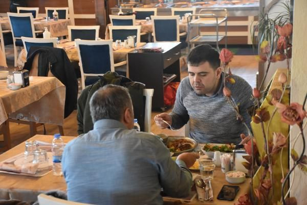 Malatya'da restoran yasağını işte böyle deliyorlar! Dinlenme tesisleri dolup dolup taşıyor - Resim: 4