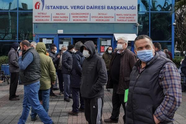 İnanılmaz görüntüler! Vergi borcunu ödemek için duvarları ve kapıları böyle aştılar - Resim: 1