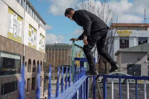 İnanılmaz görüntüler! Vergi borcunu ödemek için duvarları ve kapıları böyle aştılar - Resim: 4