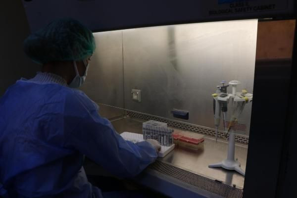 Diyarbakır'da Covid-19 test laboratuvarı ilk kez görüntülendi! - Resim: 2