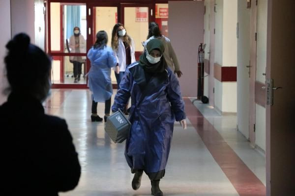 Diyarbakır'da Covid-19 test laboratuvarı ilk kez görüntülendi! - Resim: 4