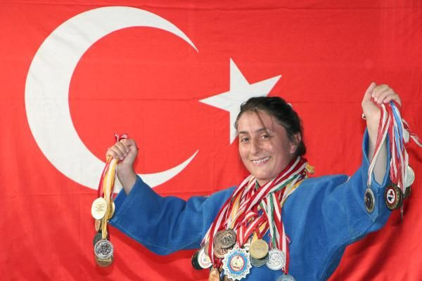 Erzurum'daki öğretmene dizilerden teklif yağıyor! Yaptıkları ağızları açık bıraktı - Resim: 1