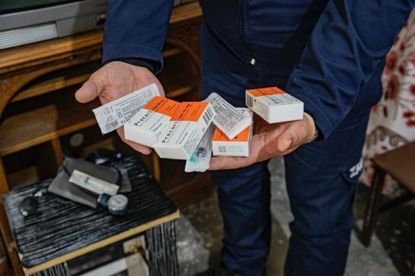 Adana'da şok! Görme güçlüğü çeken kaçak sünnetçiye suçüstü - Resim: 3