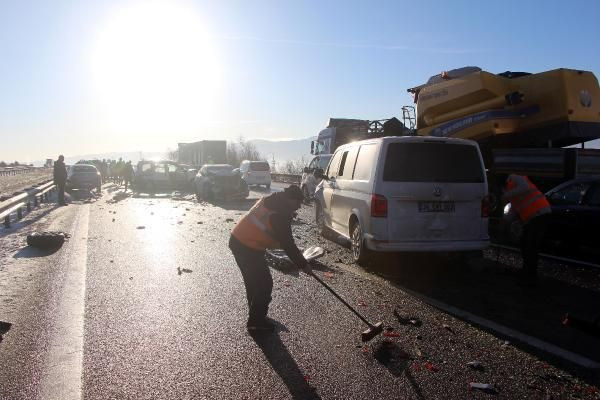 Bolu'da otoyolda 9 araç birbirine girdi! Yaralılar var - Resim: 4