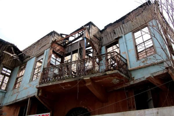 Şener Şen'in ilk yuvası içler acısı halde! Adana'da esnaf diken üstünde - Resim: 2