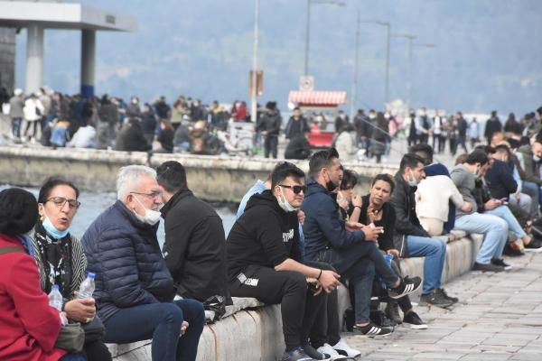 Büyükşehirlerde vakalar 3 katına çıktı 'Mavi' dışındaki şehirlerde hafta sonu sokağa çıkma yasağı geliyor - Resim: 4
