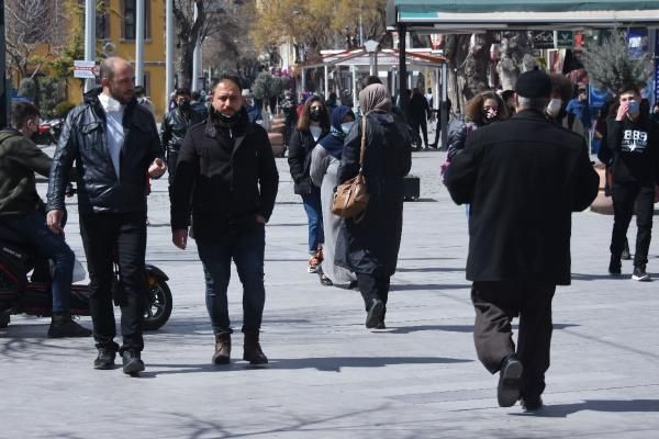 Konya rekora gidiyor kırmızı ilin halkı Covid-19'a karşı kendilerini ölümsüz sanıyor - Resim: 1