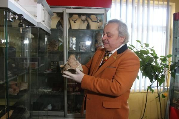 Tokat'ta banka kasasında saklıyor sadece ışık altında görülüyor - Resim: 1