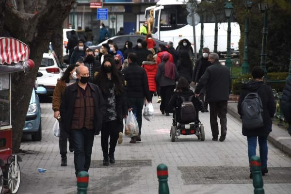 Vaka sayısı yükselen Eskişehir'de yeni yasaklar! 65 yaş ve üstüne pazar ve toplu ulaşım yasağı - Resim: 2