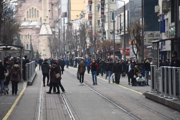 Vaka sayısı yükselen Eskişehir'de yeni yasaklar! 65 yaş ve üstüne pazar ve toplu ulaşım yasağı - Resim: 4