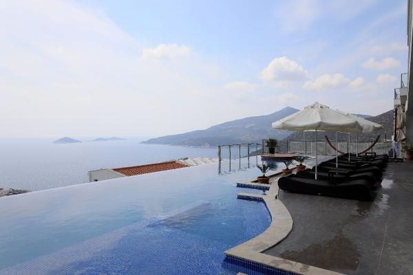 Haftalığı 50 bin liraya koronavirüsten uzak tatil! Kaş'ta doluluk 70'e ulaştı yaza yer bulmak imkansız - Resim: 1