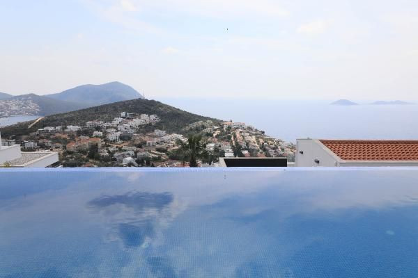 Haftalığı 50 bin liraya koronavirüsten uzak tatil! Kaş'ta doluluk 70'e ulaştı yaza yer bulmak imkansız - Resim: 3