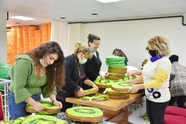 Aksaray'da altınlarını satıp kooperatif kuran kadınlar siparişlere yetişemiyor - Resim: 1