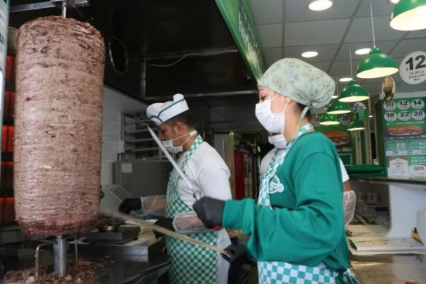 Şırnak'ta tek! Ailesi bile istemedi dayısının teklifiyle başladı müşteriler onu izliyor - Resim: 1