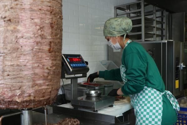 Şırnak'ta tek! Ailesi bile istemedi dayısının teklifiyle başladı müşteriler onu izliyor - Resim: 4