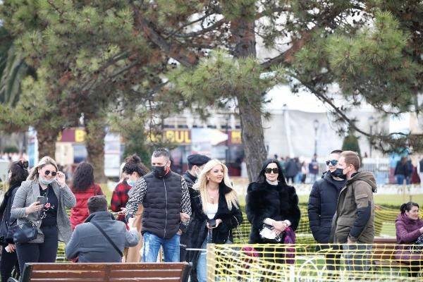 İstanbul turistlere kaldı! Onlar da ne önlemlere uydu ne de maske taktı - Resim: 1