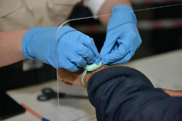 KKTC’de bileklikle karantina takip sistemi uygulaması başladı! Fiyatı 750 TL - Resim: 1