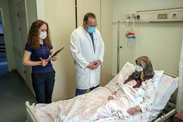 100 binde 1 kişide görülüyor! Akalazya hastalığından kurtuldu 2 yıl sonra kana kana su içti - Resim: 1