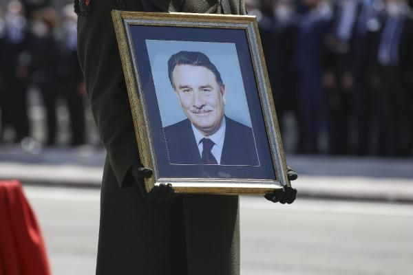 Yıldırım Akbulut'un cenazesine damga vuran kare! Cumhurbaşkanı Erdoğan, Kılıçdaroğlu'nu es geçti - Resim: 2