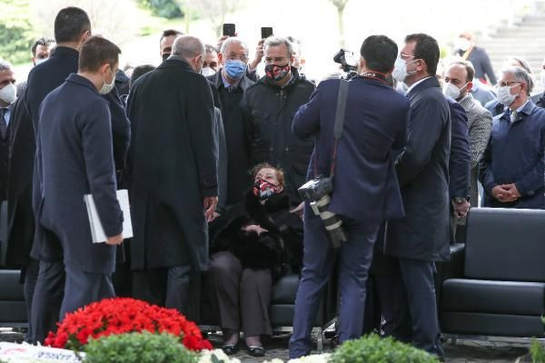 Turgut Özal mezarı başında anıldı! Cumhurbaşkanı Erdoğan, Özal için Kur'an-ı Kerim okudu - Resim: 2
