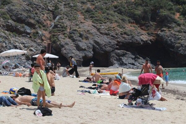 Antalya'da denizde gören şaşkına döndü herkes telefona sarıldı: İnsanlar kahkaha atmaya başladı - Resim: 1