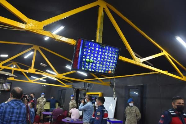 İzmir'de 'Sabri Abi' isimli baskında kumar oynayan 60 kişi yakalandı - Resim: 3