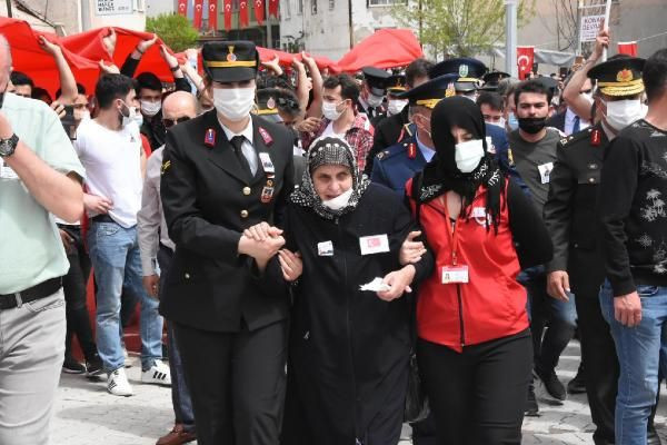 Kütahya'da gözyaşları sel oldu! Yüzlerce kişi Şehit Uzman Çavuş Asan'ı son yolculuğa uğurladı - Resim: 4