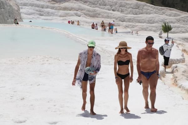 'Beyaz Cennet' Pamukkale turistlere kaldı: Oturup yemek yiyemiyoruz - Resim: 3